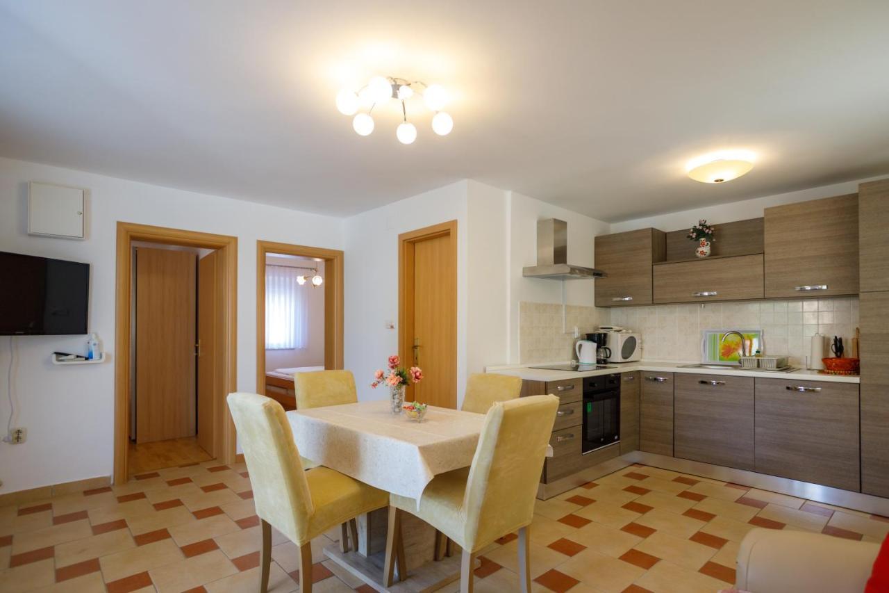 קרק Apartmani Bakran מראה חיצוני תמונה